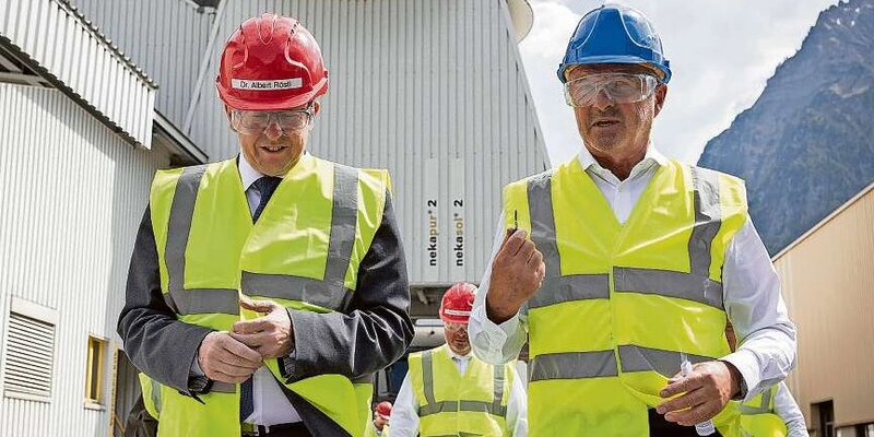 Federal Councilor Rösti visits Kalkfabrik Netstal